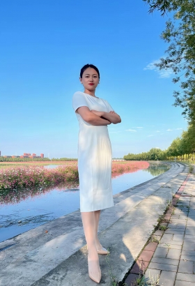 颜值很可以的丝袜美腿清凉款小姐姐[<font color=red>4P</font>]